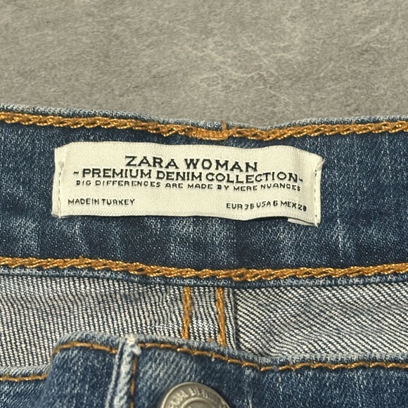 Zara • Raw Hem Jeans - Picture 5 of 9